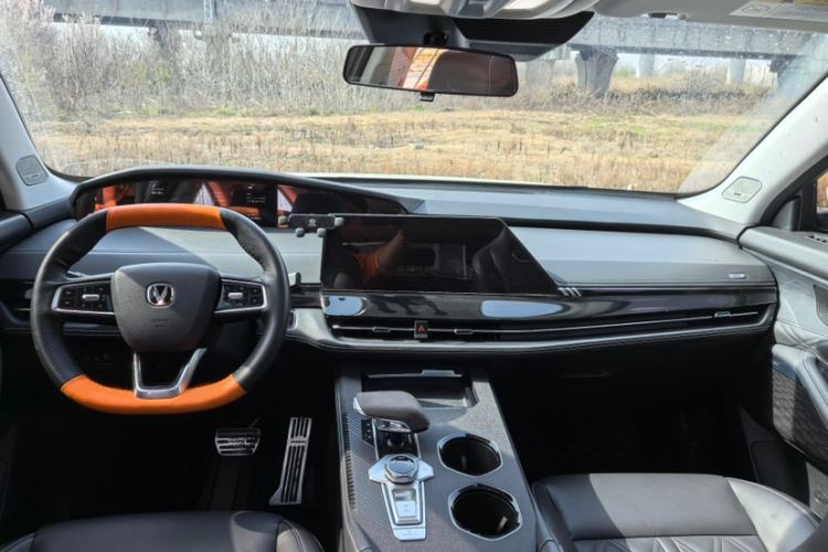 Used CHANGAN UNI-K 2024 2.0T Two-Wheel Drive Global Edition Interior 3