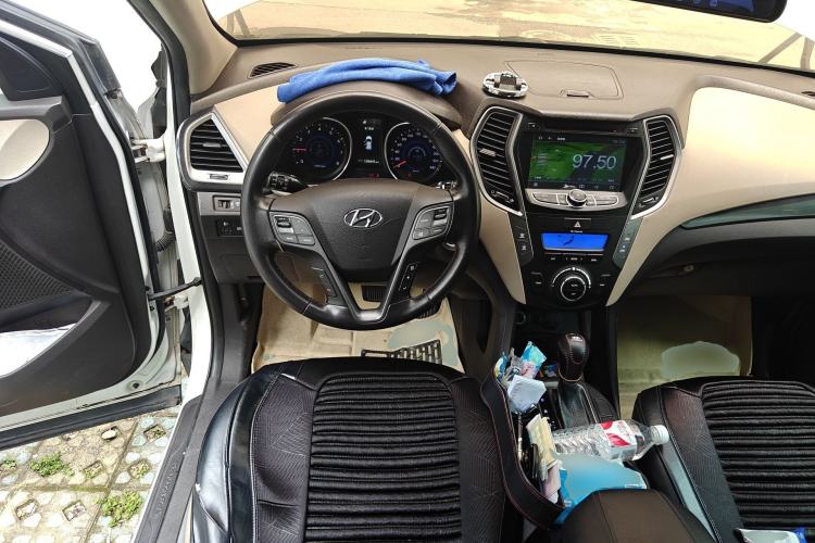 Used Hyundai Santa Fe 2013 2.4L Automatic Two-Wheel Drive Smart Version Steering Wheel