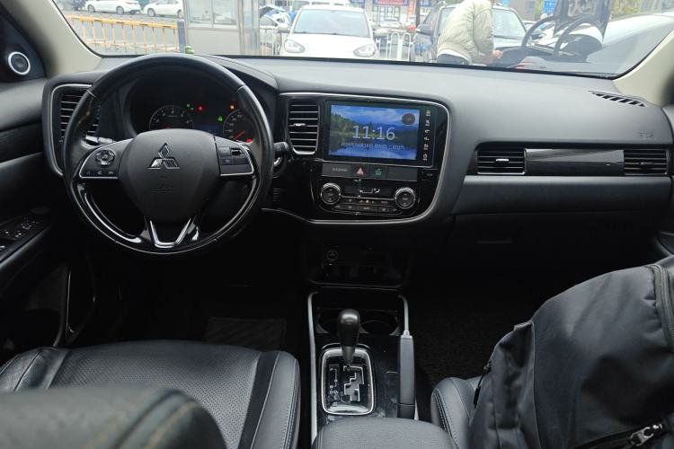 Used Mitsubishi Outlander 2017 2.0L Two-Wheel Drive Glory Edition 5 Seats