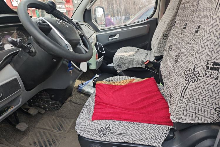 Used SAIC MAXUS Xintu V80 2021 2.0T Manual Classic Aoyuntong 127 PS Mid-axle Mid-roof 6/7/8/9-Seater Left Front Seat