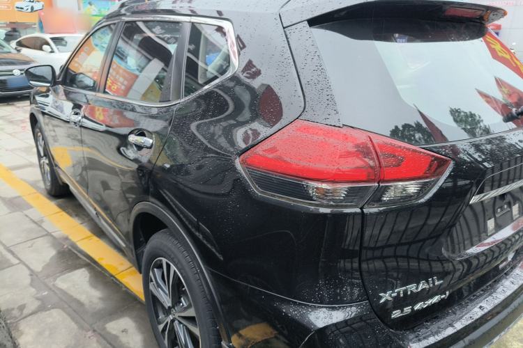 Used Nissan X-Trail 2017 2.5L CVT Leading Edition 4WD
