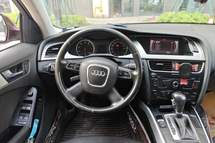 Used Audi A4L 2012 2.0 TFSI automatic standard version