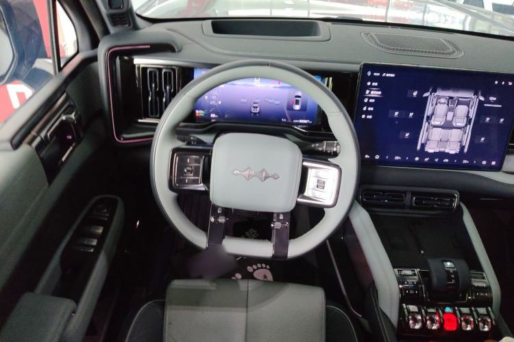 Used Formula Leopard 5 2023 Navigator Edition
