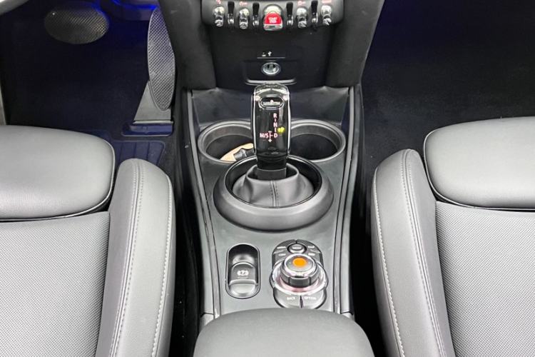 Used MINI Countryman 2021 1.5T COOPER ALL4 Laguna Blue Limited Edition Interior 14