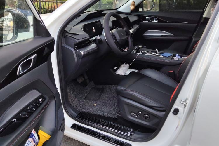 Used CHANGAN OSHAN Z6 2022 Blue Whale 1.5T DCT Smart Navigation Model Driver Seat