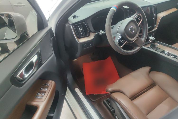 Used Volvo XC60 2021 T5 4x4 Smart Luxury Edition
