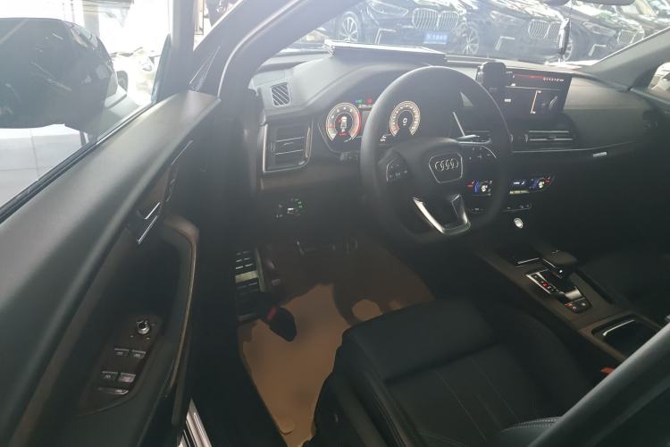 Used Audi Q5L 2025 quattro 45th Anniversary Edition 40 TFSI Luxury Dynamic Model
