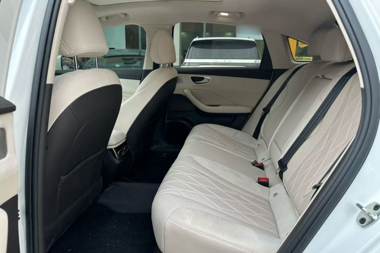 Used Roewe D7 2023 DMH 125km Excellence Edition Interior 7