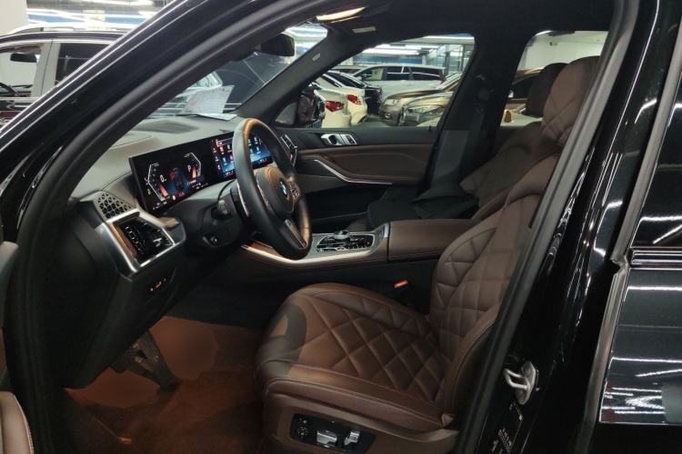 Used BMW X5 2023 xDrive 40Li M Sport Night Edition Package Left Front Seat