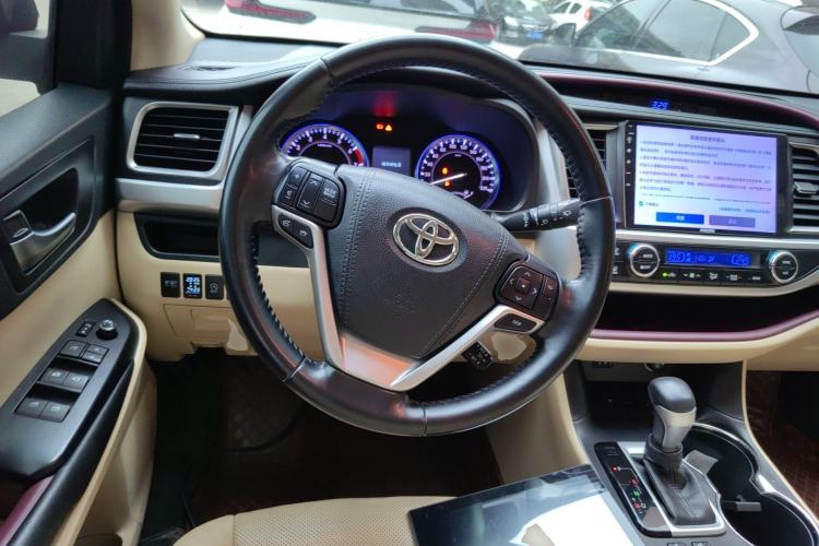 Used Toyota Highlander 2015 2.0T Four-Wheel Drive Luxury Navigation Version with 7 Seats Steering Wheel