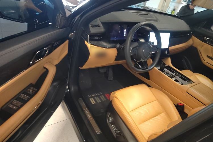 Used Lynk & Co 09 2021 2.0T Halo Six-Seater
