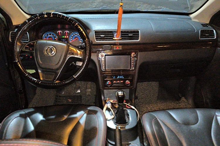 Used Dongfeng Fengon 370 2016 1.5L Manual Standard Edition SFG15-02 7 Seats Center Console