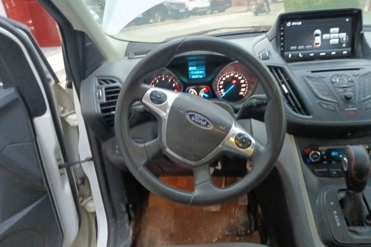 Used Ford Kuga 2015 1.5L GTDi Two-Wheel-Drive Comfort Model Steering Wheel