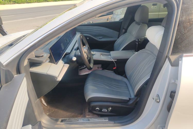 Used Geely Galaxy E8 2024 665 km Range Rear-Drive Starship Long-Range Version