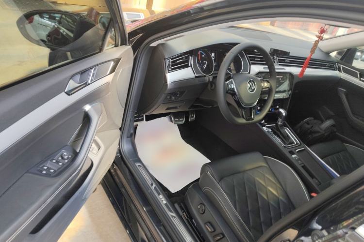 Used Volkswagen Magotan GTE Plug-in Hybrid 2020 GTE Luxury Model Driver Seat