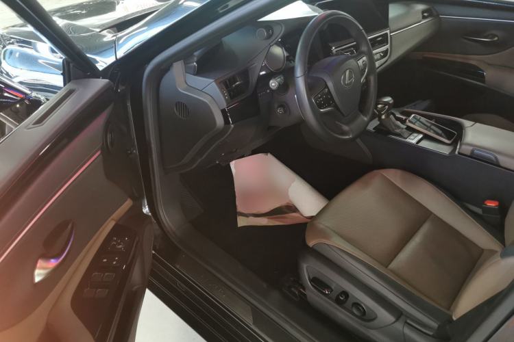 Used Lexus ES 2022 200 Excellence Edition
