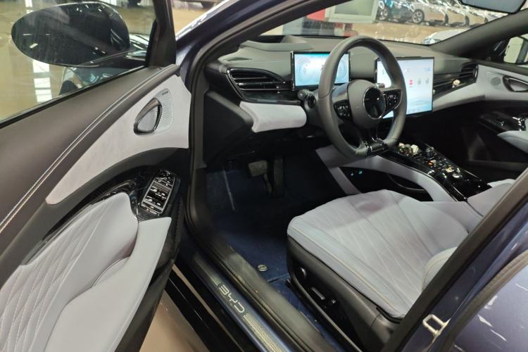 Used BYD Seal 2022 700 km Long-Range Rear-Wheel-Drive Version