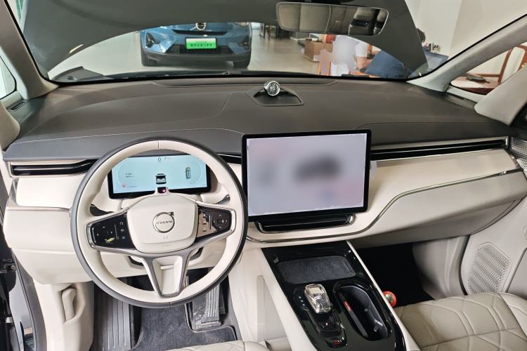 Used Volvo EM90 2025 Ultra Six-Seater