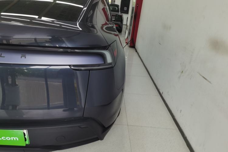 Used Tesla Model Y 2025 Rear-Wheel Drive First Edition Right Rear Taillight