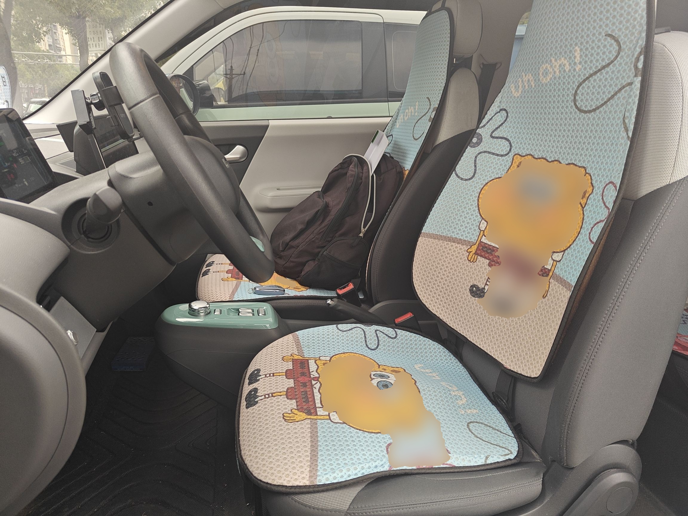 Переднее сиденье в автомобиле