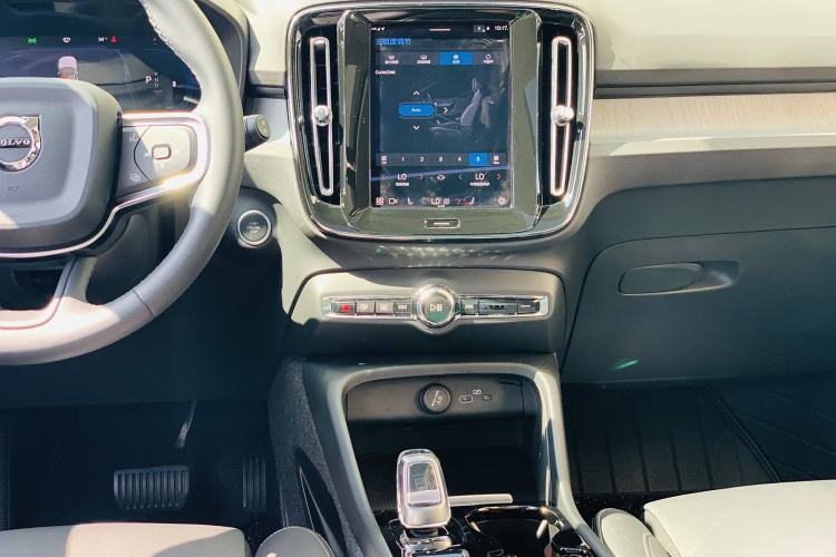 Used Volvo XC40 2024 B4 4x4 Smart Luxury Edition