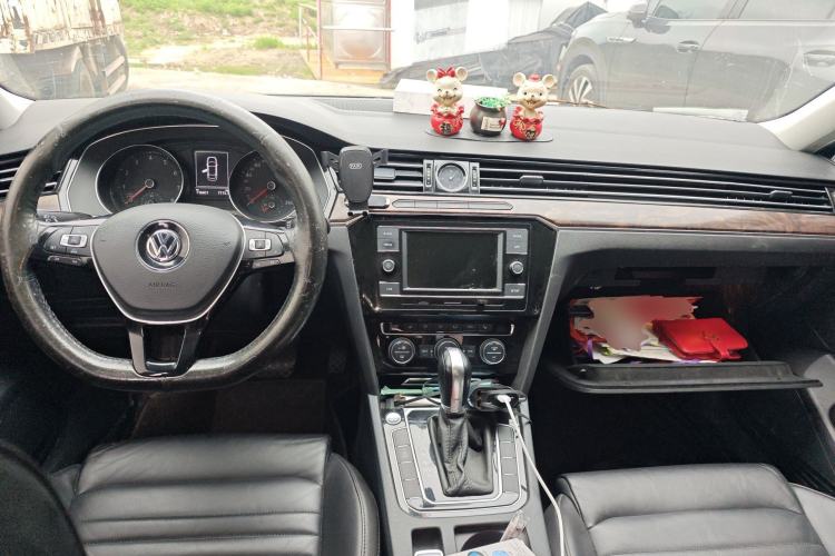 Used Volkswagen Magotan 2018 380TSI DSG Luxury Model Center Console