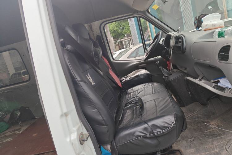 Used JMC Transit 2019 2.8T Commercial Version Long Wheelbase Mid-Roof 6-Seater Rear Single Tire China VI Emission Standard – JX493 Left Rear Seat