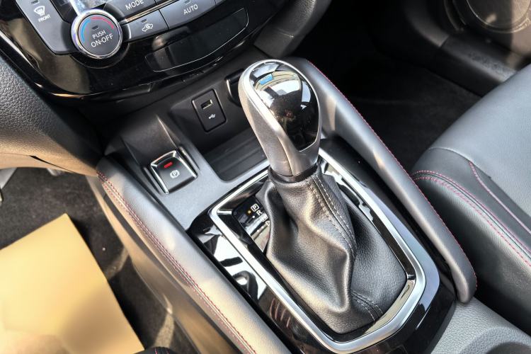 Used Nissan Qashqai 2023 Classic 2.0L CVT XV Comfort Edition Gear Lever