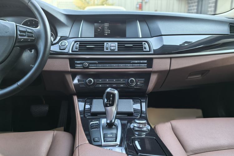 Used BMW 5 Series 2015 520i Elegant Edition
