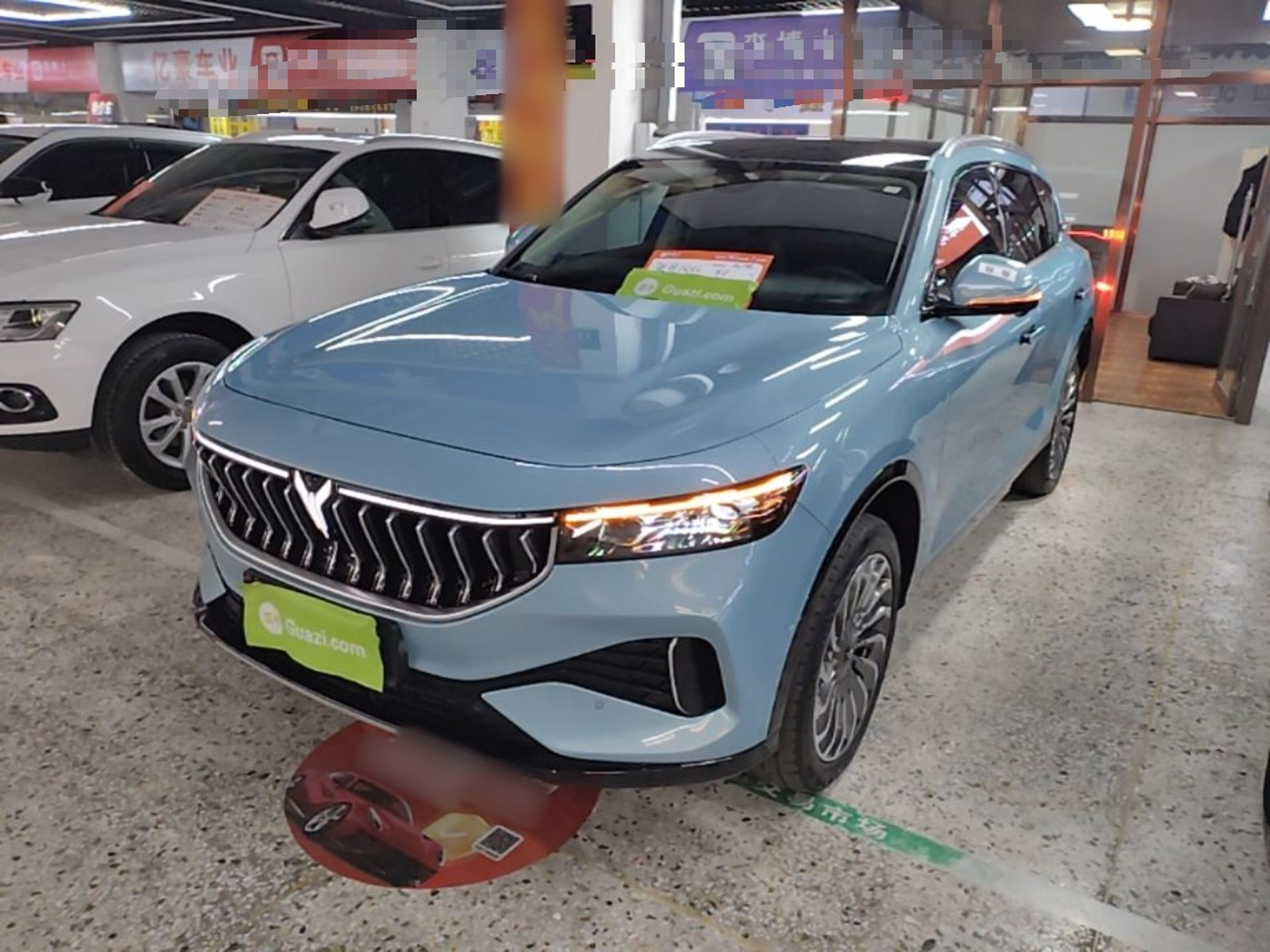 Под передней частью автомобиля