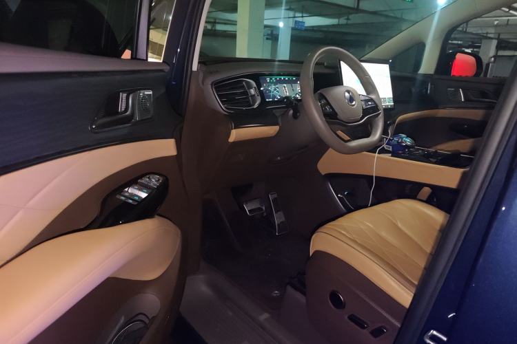 Used Denza D9 2022 DM-i 970 Four-Wheel Drive Flagship Model
