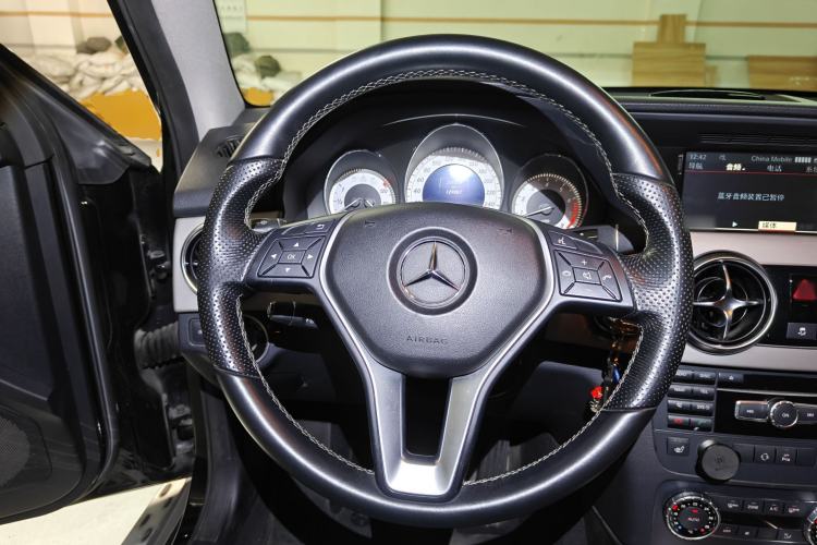 Used Mercedes-Benz GLK-Class 2013 GLK 300 4MATIC Dynamic Sunroof Model