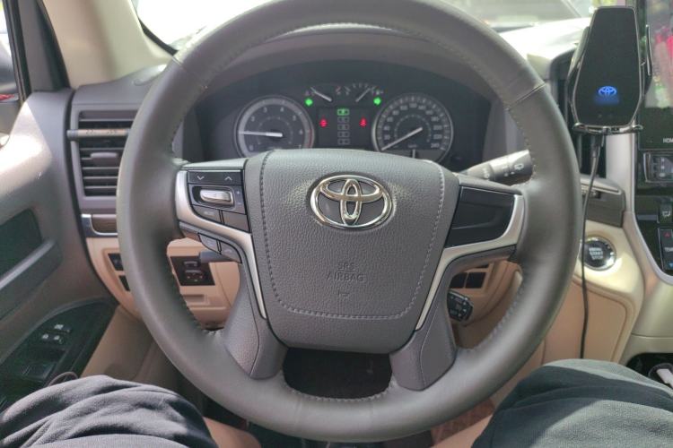 Used Toyota Land Cruiser 
