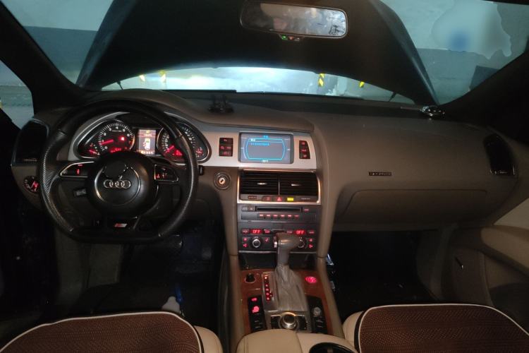 Used Audi Q7  Center Console