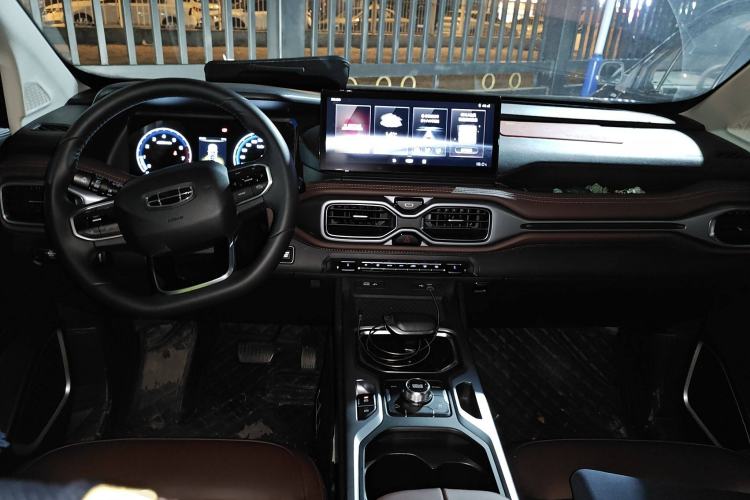 Used Geely Auto Haoyue 2022 1.8TD DCT Luxury 7-Seater Center Console