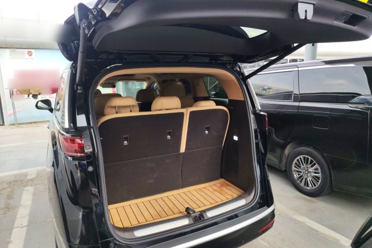 Used Denza D9 2025 DM-i Intelligent Drive 1020 Four-Wheel Drive Flagship Model Trunk