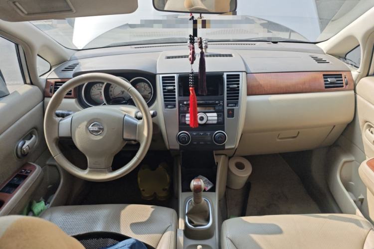 Used Nissan Tiida Sedan 2008 1.6L Manual Smart Version Center Console