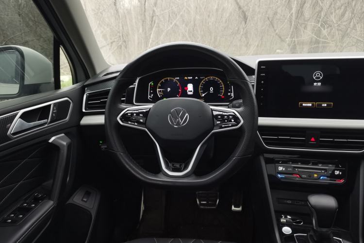 Used Volkswagen Tiguan L 2023 380TSI Automatic All-Wheel Drive R-Line Enhanced 7-Seater Steering Wheel