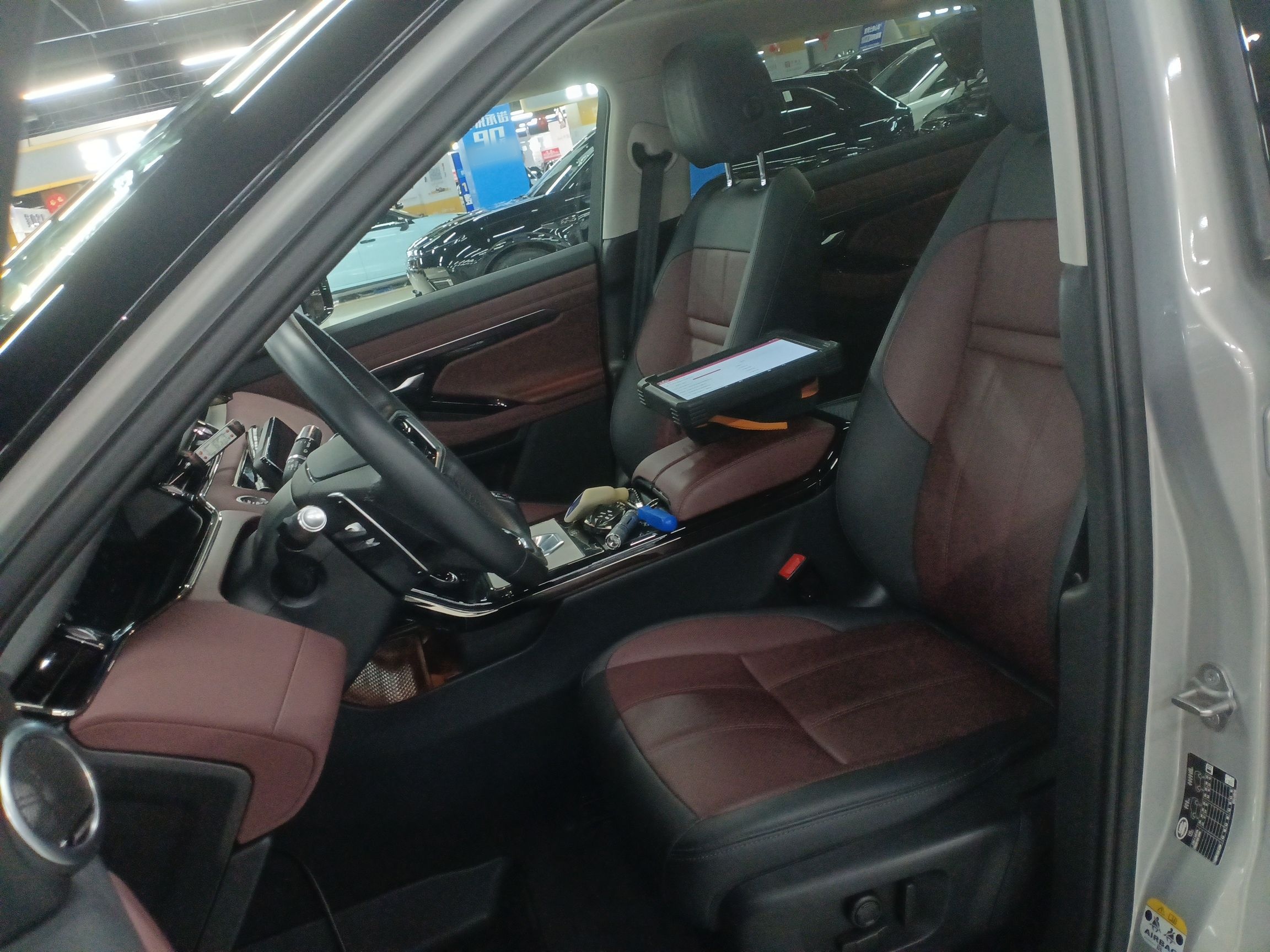 Переднее сиденье в автомобиле