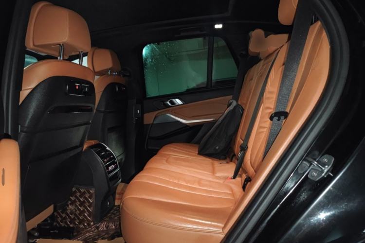 Used BMW X5 2019 xDrive40i Standard 19-inch wheels U.S. specification