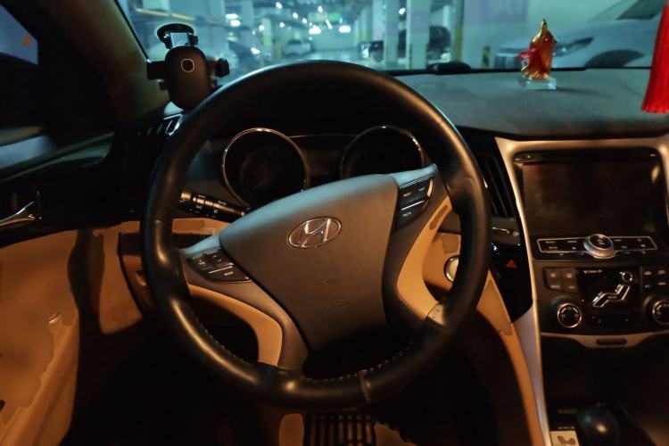 Used Hyundai Sonata 2014 2.0L Automatic Luxury Edition Steering Wheel