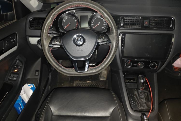 Used Volkswagen Sagitar 2015 1.6L Automatic Comfort Model
