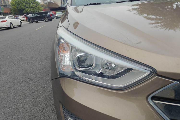 Used Hyundai Santa Fe 2015 2.4L Automatic Two-Wheel Drive Smart Version 5 Seats
