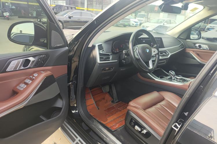 Used BMW X7 2019 xDrive40i Luxury Package with Leading Features
