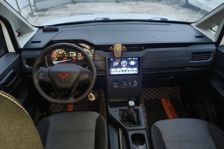 Used Wuling Hongguang PLUS 2019 1.5T Manual Standard Version 7 Seats
