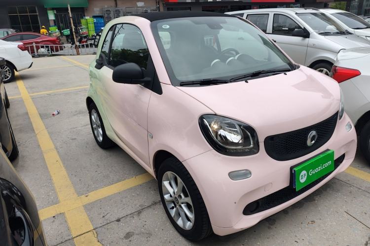 Used smart fortwo 2015 1.0L 52 kW hardtop Dynamic version Front Right 45 Deg