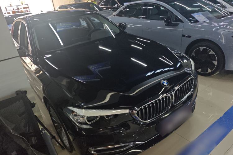 Used BMW 5 Series 2020 525Li Luxury Package Front Right 45 Deg