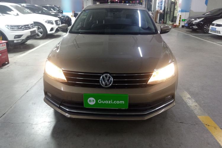 Used Volkswagen Sagitar 2017 230TSI Automatic Comfort Version
