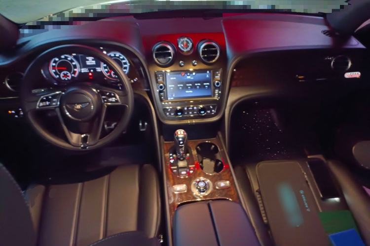 Used Bentley Bentayga 2018 4.0T V8 Center Console