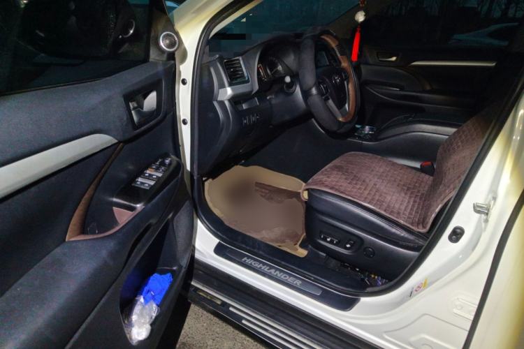 Used Toyota Highlander 2018 2.0T Two-Wheel-Drive Luxury Edition 7 Seats Emission Standard China V
